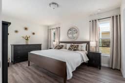 Villa Bennett: NEW 4-bedroom with pool & spa