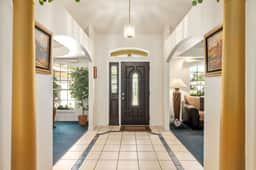 Villa Louise: Great outdoor area with pool & spa